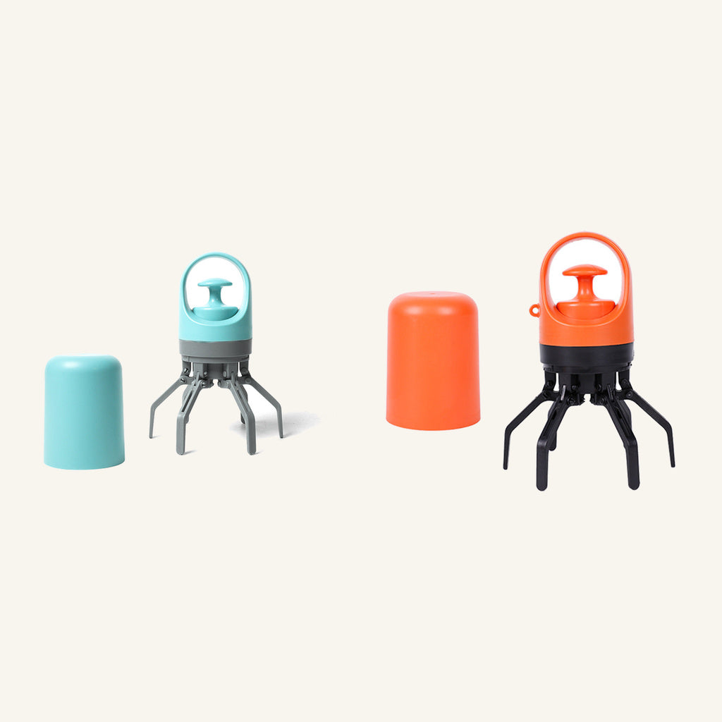 Portable Claw Poop Scooper with Bag Dispenser — color and product view